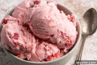 Homemade Egg-Free Strawberry Ice Cream