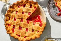 Irresistible Rhubarb Strawberry Pie
