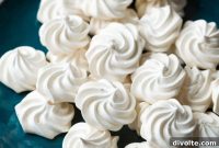 Sweet Meringue Kisses