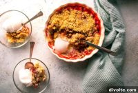 Irresistible Strawberry Crumble