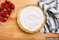 Refreshing Strawberry Yogurt Pie