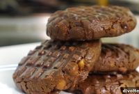 Melt-in-Your-Mouth Eggless Chocolate Peanut Butter Cookies
