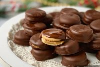 Irresistible Chocolate Peanut Butter Cracker Treats