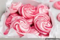 Cloudlike Vegan Meringues