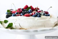 Dreamy Berry Pavlova