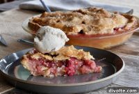 Sweet and Tart Rhubarb Pie Recipe