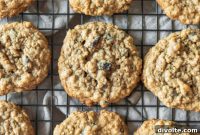 Chewy Cinnamon Raisin Oatmeal Cookies