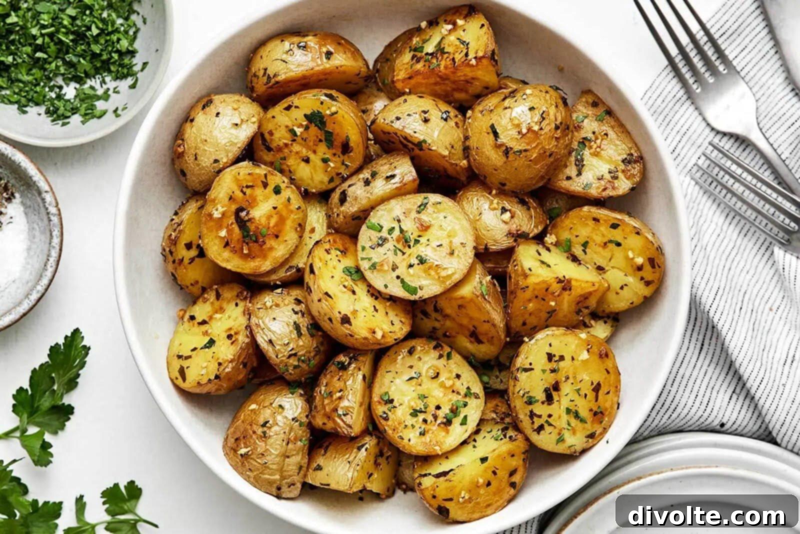 Crispy Garlic Paprika Roasted Potatoes