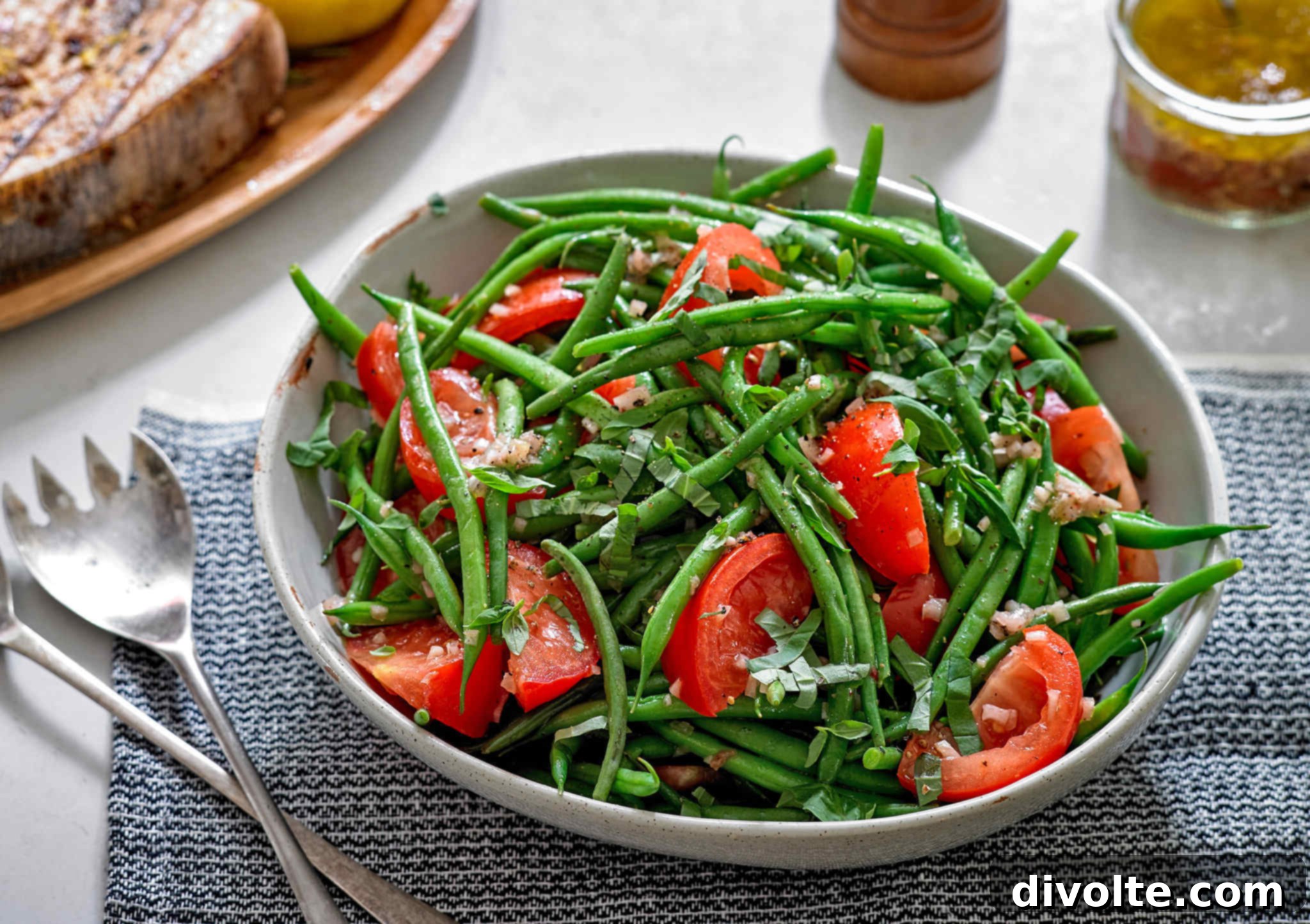 Sautéed Garlic Green Beans Recipe - A vibrant and healthy side dish cooked with olive oil and fresh garlic.