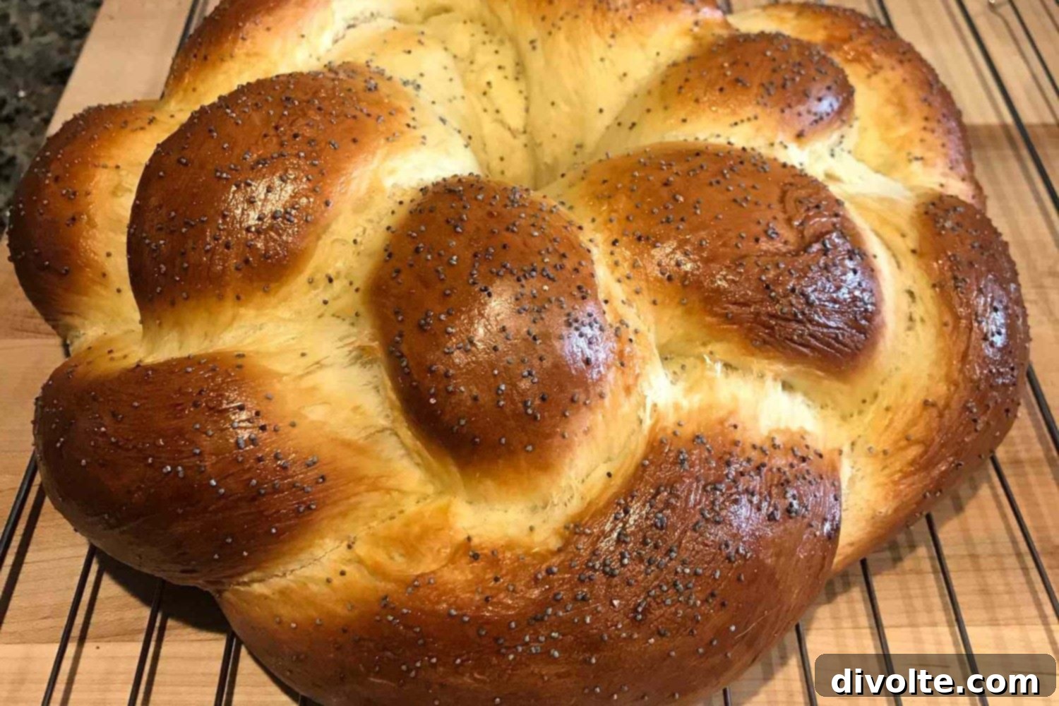 Delicious Homemade Challah Bread Recipe with Golden Braided Crust