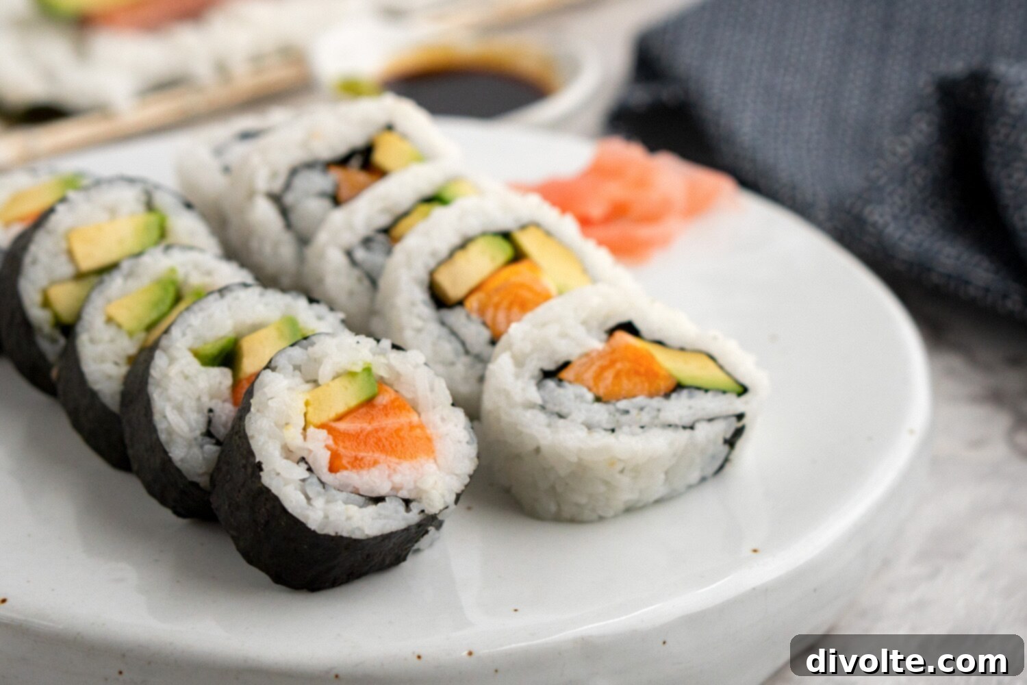 Delicious Homemade Salmon Avocado Sushi 2 salmon-avocado-roll-recipe